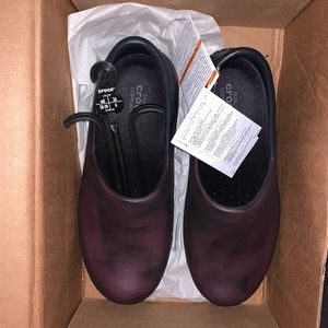 Women neria clogs size 8